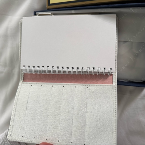 Clinique White Leather Wallet - Picture 3 of 5